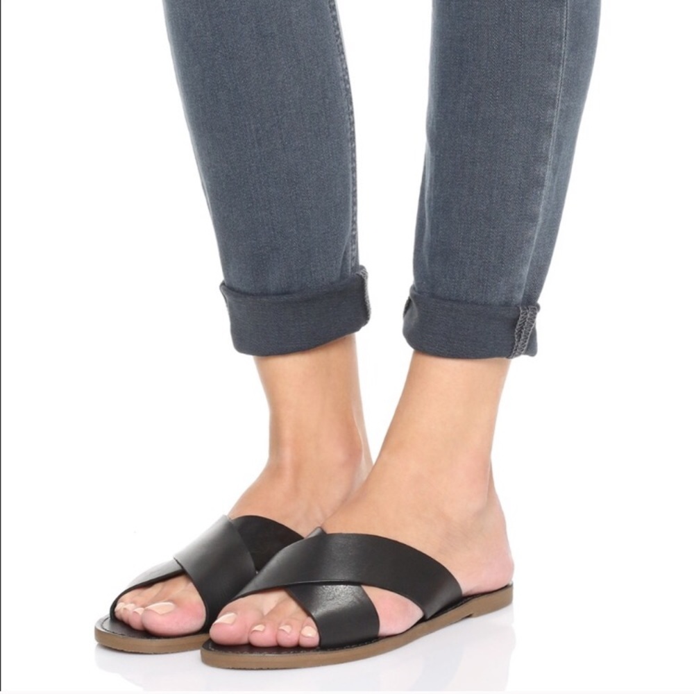 Madewell size 7 1/2 black leather flat sandals